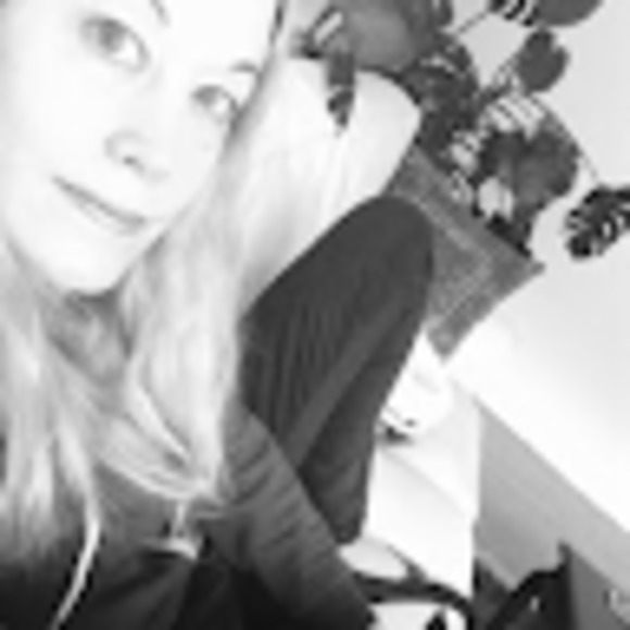 Meet your Posher, Julie - Picture 1 of 1